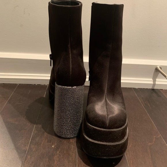 Call it spring  black satin diamond heeled steffanie boot size 7.5 - Picture 3 of 4